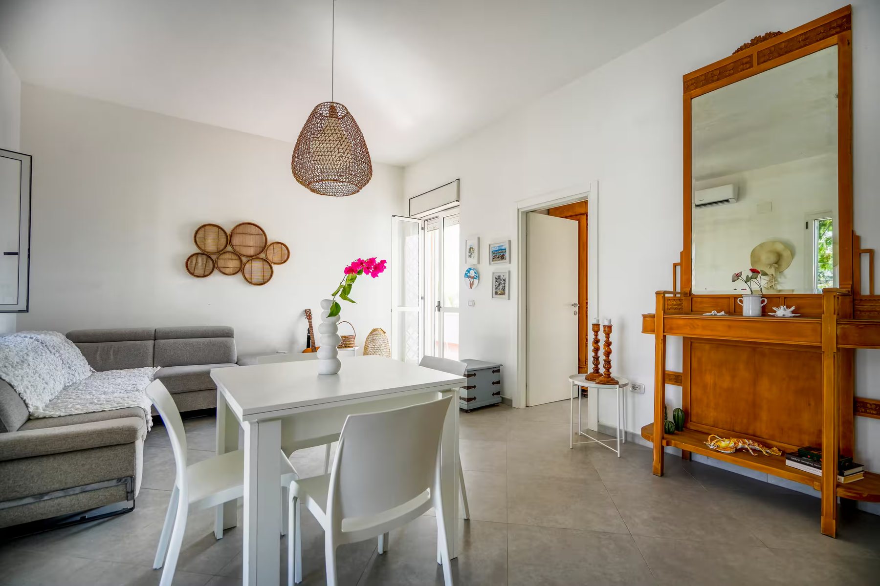 Pool House living and dining room
