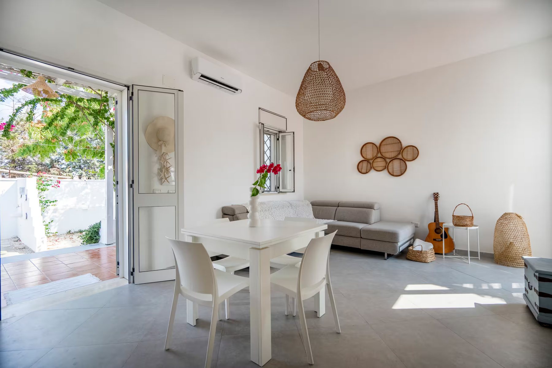 Pool House dining room